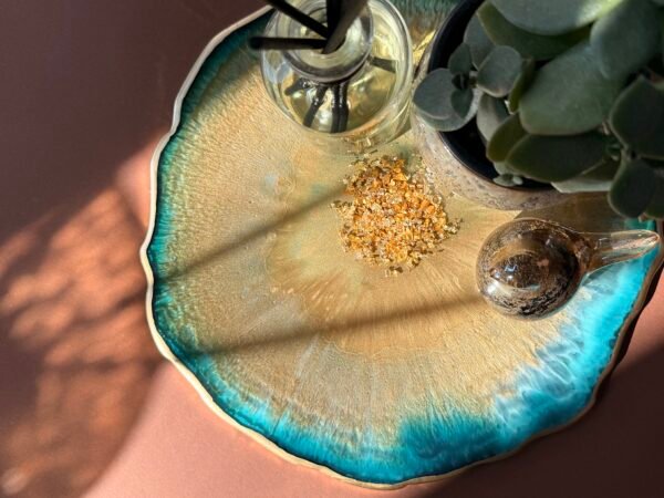 Éclat handgemaakt epoxy dienblad in goud en turquoise
