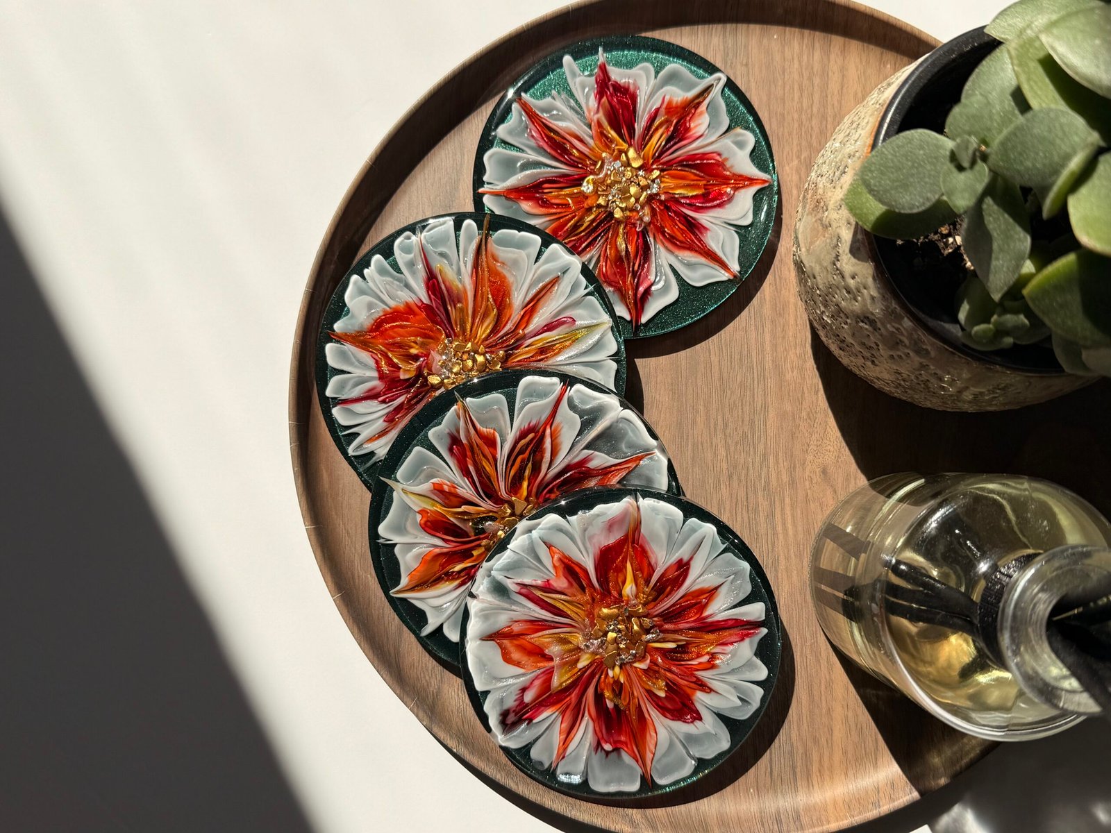 Crimson Dahlia Handgemaakte Epoxy Onderzetters Set van 4 - Afbeelding 2