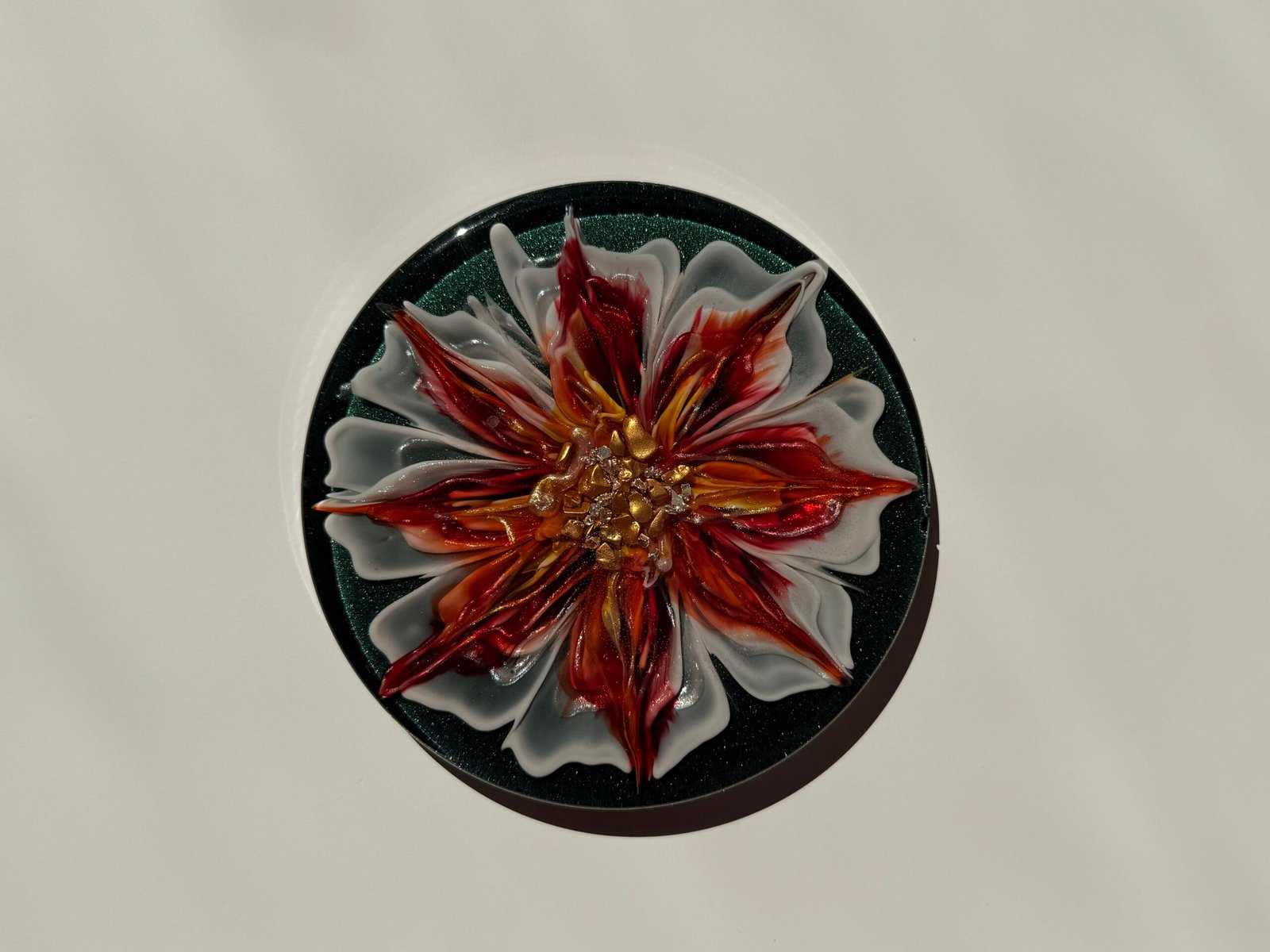 Crimson Dahlia Handgemaakte Epoxy Onderzetters Set van 4 - Afbeelding 4