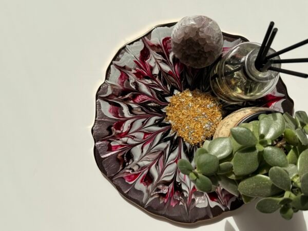 Handgemaakt Enchanted epoxy dienblad in bordeauxrood, wit en goud